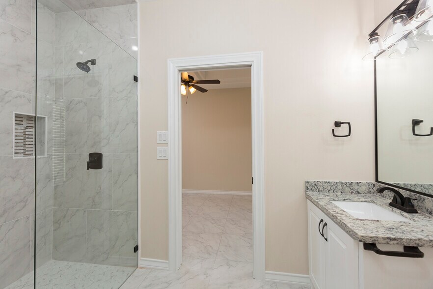 bathroom - 216 Teak Dr