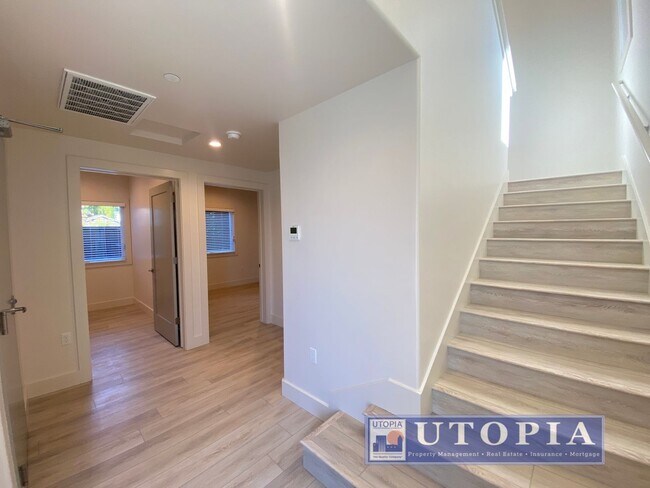 Building Photo - Newly Built 3Bd/2Ba Townhouse Style Home w...