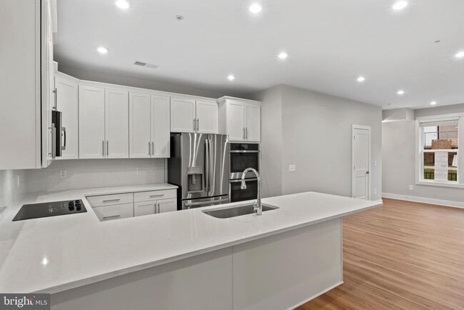 Building Photo - 1704 Bandit Loop