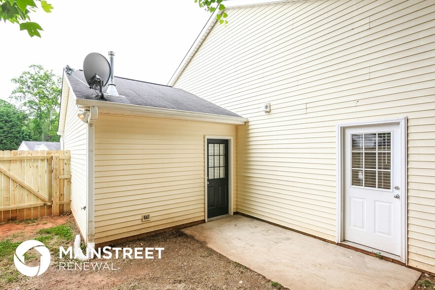 Building Photo - 157 Westmont Dr