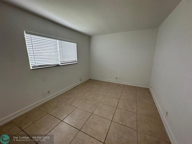 Building Photo - 3007 N Andrews Ave