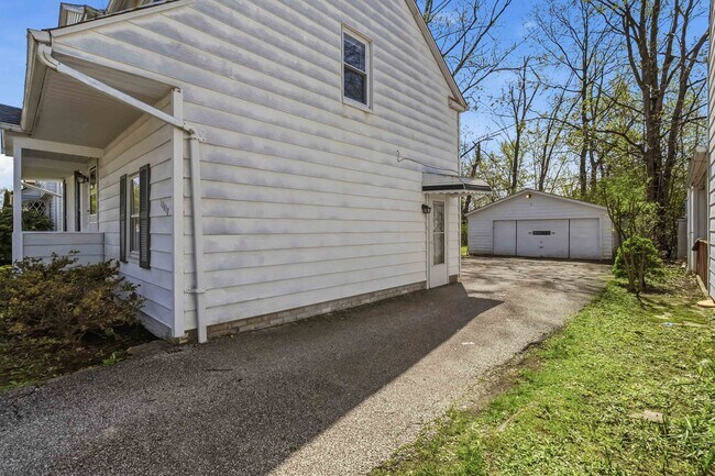 Building Photo - 19714 Shakerwood Rd