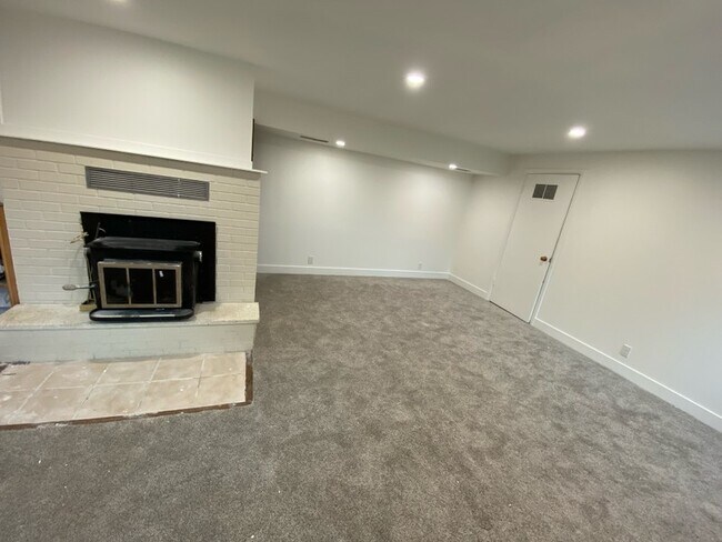 Building Photo - 2507 S Downington Ave