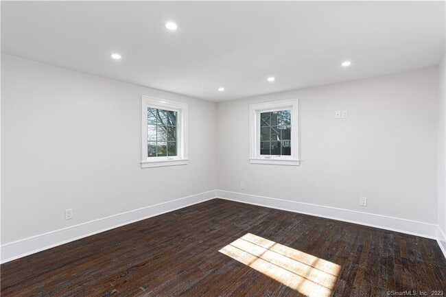 Building Photo - 40 Poe Ct