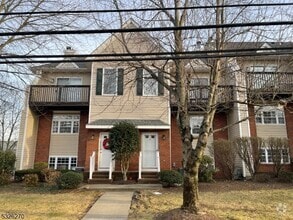 Building Photo - 2 Castle Dr