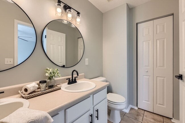 Building Photo - 5855 Monroe Crossing