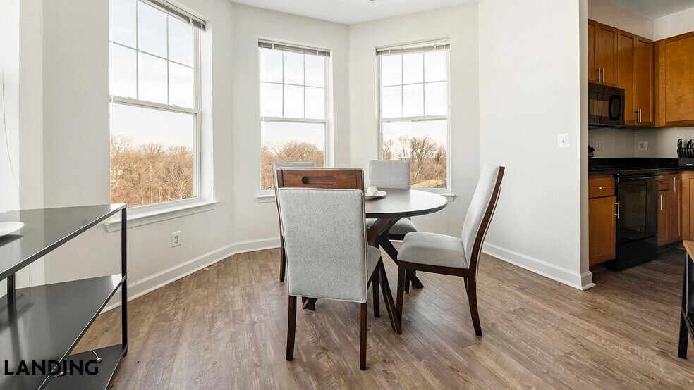 Building Photo - 909 Mansion Dr