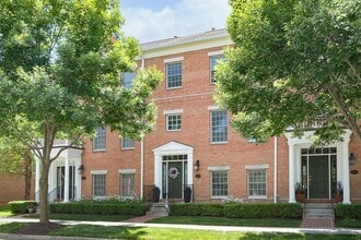 Building Photo - Beautiful 3 Bed Townhome In the Heart Of Village Of West Clay!