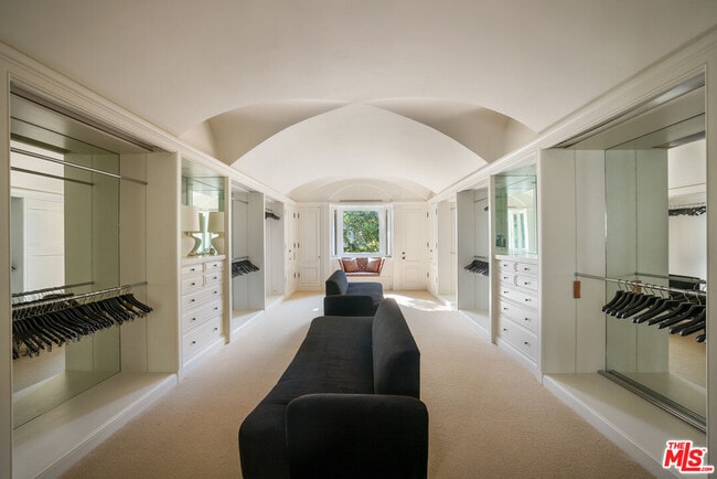 Building Photo - 10847 Bellagio Rd