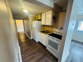 Building Photo - 321 W Race St