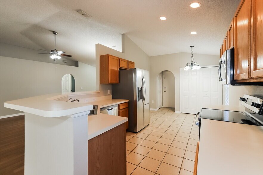 Building Photo - 10303 Frog Pond Dr