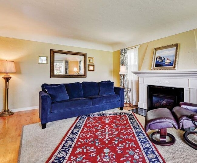 Building Photo - Crescent Rim - Home with a view - Short te...