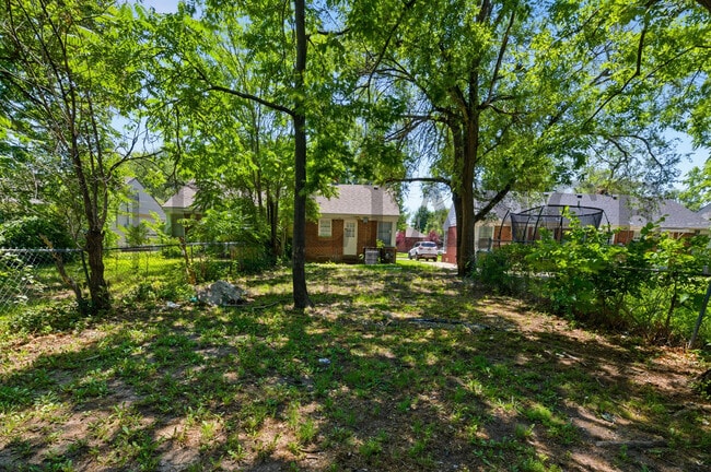 Building Photo - 2638 E Grail St