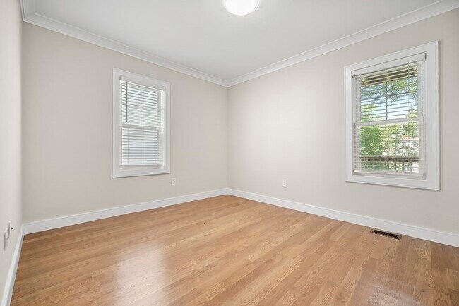 Building Photo - 44 Iffley Rd