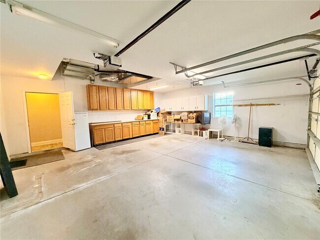 Building Photo - 1020 2nd Ave NW