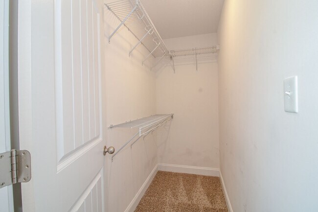 Building Photo - 209 Azalea Dr