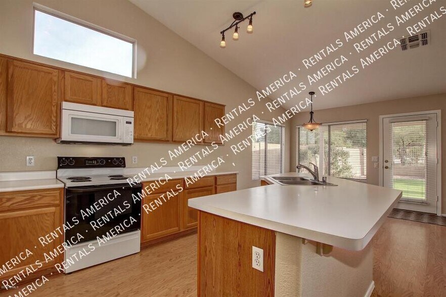 Building Photo - 2131 S Navajo Way