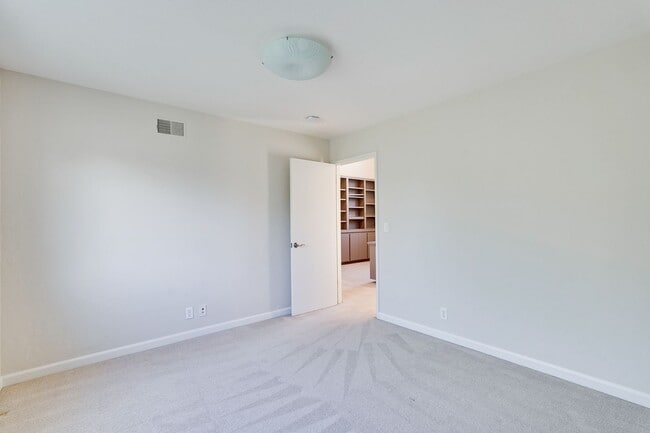 Building Photo - $8500-Mountain View  4 bedroom 3 baths in great neighborhood!