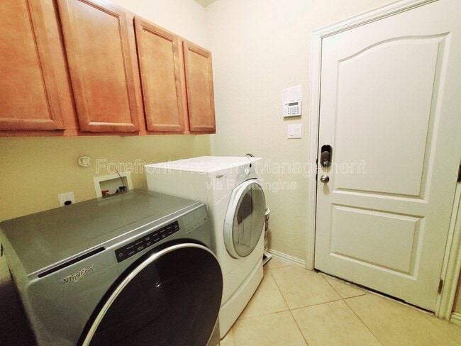 Building Photo - 11927 Jasmine Way