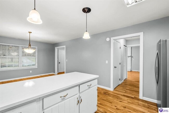 Building Photo - 215 Darrell Dr