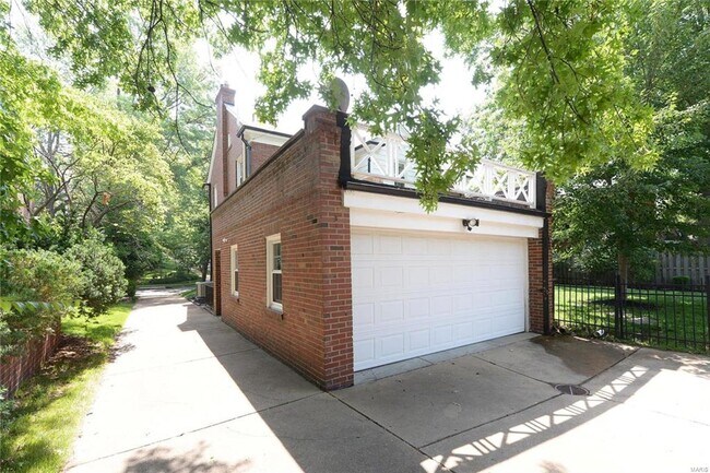 Building Photo - 937 S Bemiston Ave