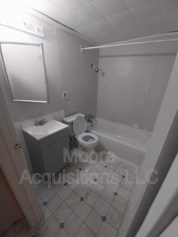 Building Photo - 1811 Nowlin St