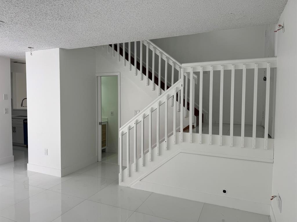 Building Photo - 4421 SW 72nd Ter