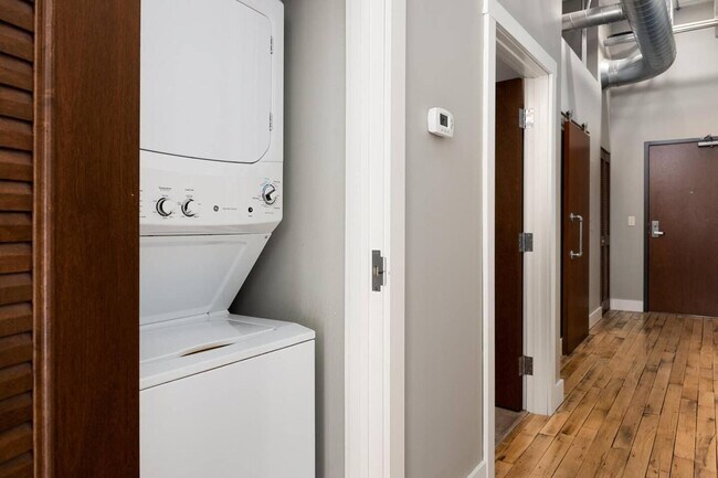 Building Photo - 1220 SW Washington St