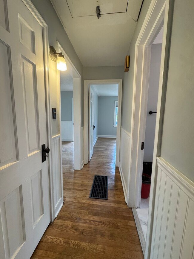 Building Photo - Single Family Home - Over 1 Acre of Land!