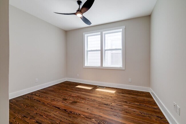 Building Photo - 905 E Park Ave