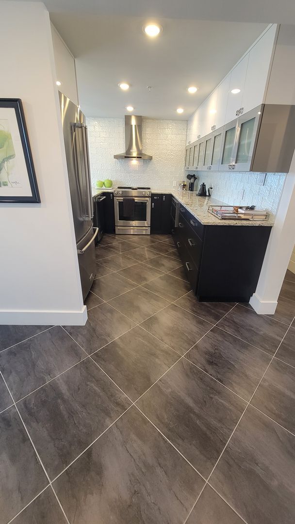 Building Photo - Beautifully renovated 2/2 condo downtown S...