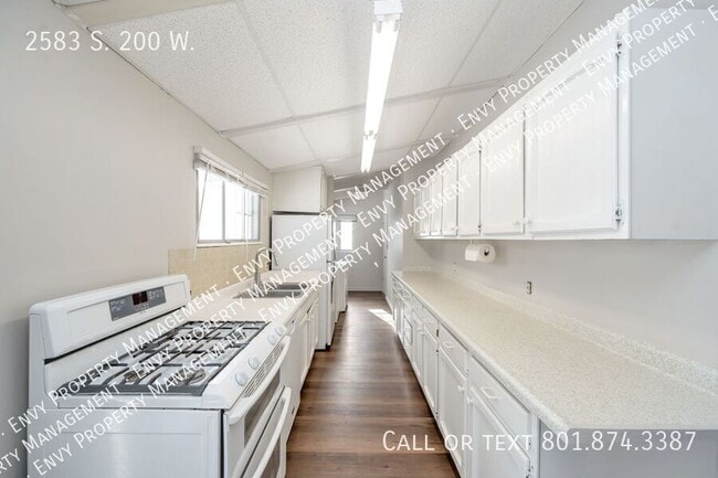 Building Photo - 2583 S 200 W