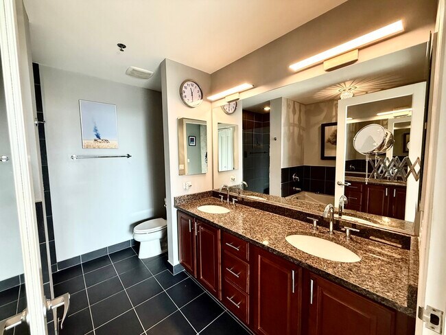 Building Photo - 125 E 13th St