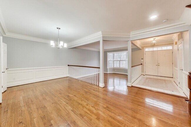 Building Photo - Spectacular 3 Bed + LOFT + 3.5 Bath- Custom Kitchen & Master Retreat w/ Beautiful Updates