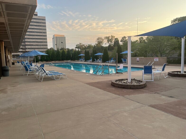 Building Photo - 2525 Main St