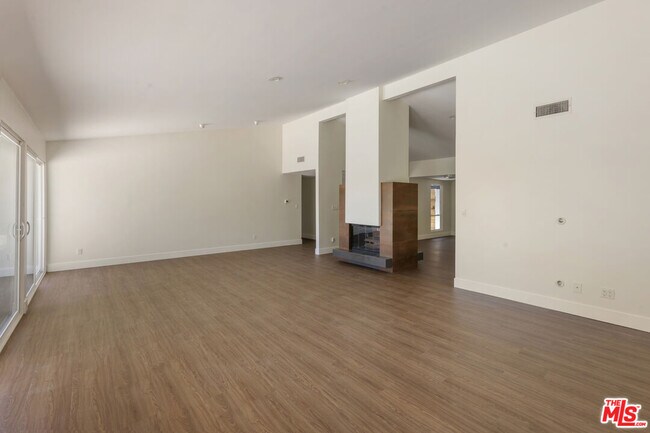 Building Photo - 22427 De Kalb Dr