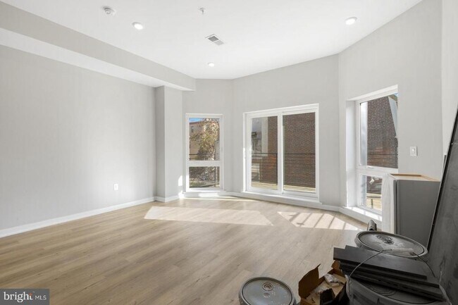 Building Photo - 919 N 15th St