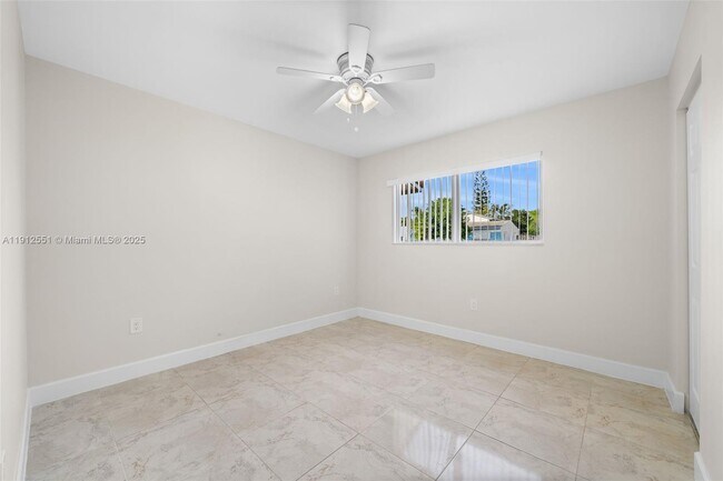 Building Photo - 2410 Coolidge St