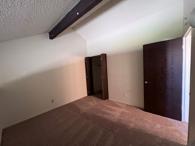 Building Photo - 6060 Gloria Dr