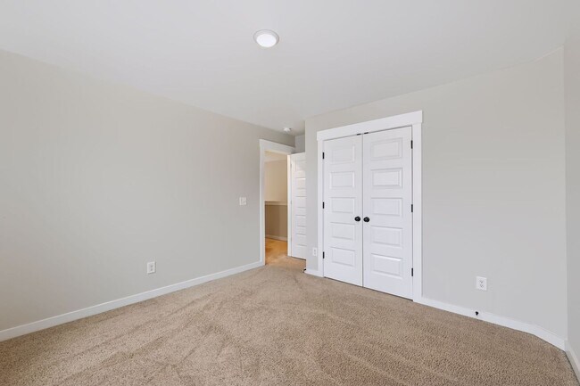 Building Photo - Beautiful 4 Bedroom, 3 Bath Home + Bonus - Available in Smyrna!