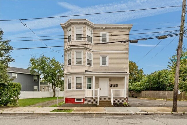 Building Photo - 81 Ledge St