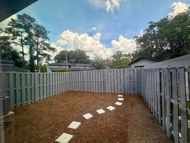 Building Photo - Fully Furnished 3BR Townhome – $500 Move-In Credit