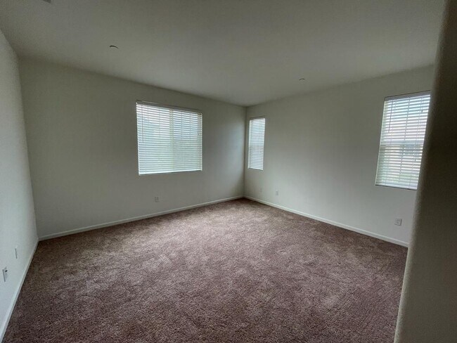 Building Photo - 3963 Samuelson Way
