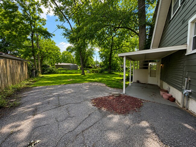 Building Photo - Charming North Linden Home with Fenced Backyard