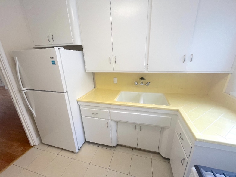 Building Photo - 170 S Chester Ave