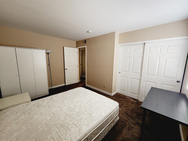 Building Photo - 5405 Indian River Dr