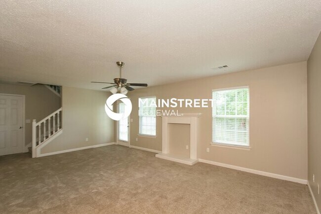 Building Photo - 4 Bedroom Pet-Friendly Home in Hampton, GA with Main Street Renewal