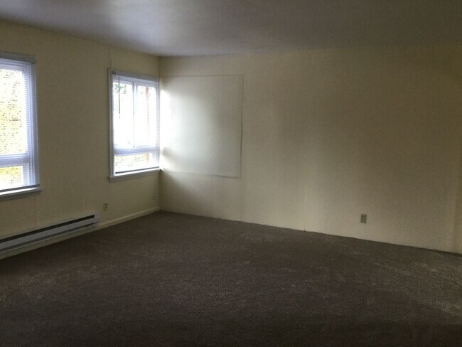 Building Photo - 801 Pecks Dr