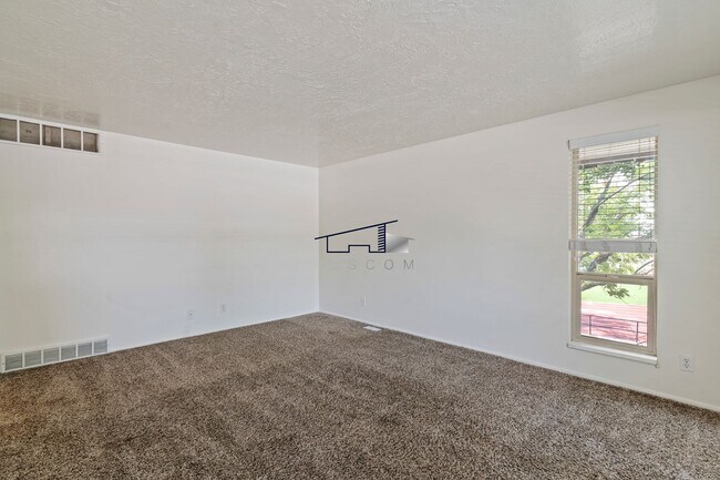 Building Photo - 350 E