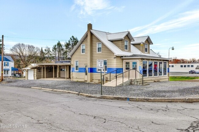 Building Photo - 1538 N Susquehanna Trail